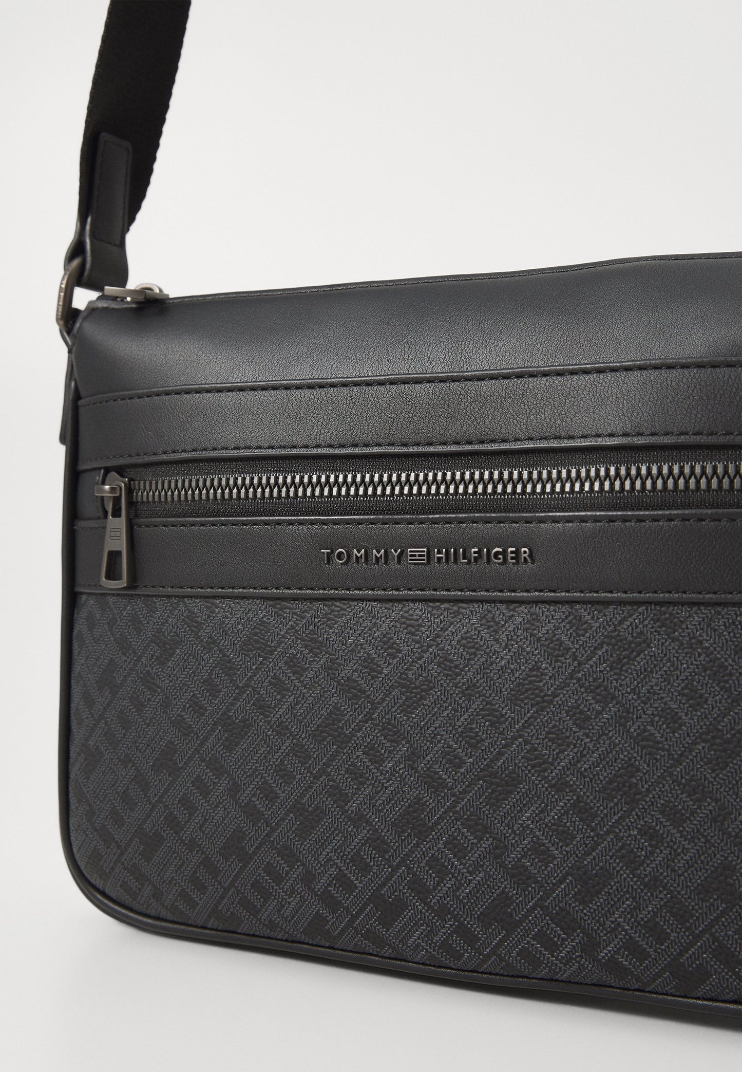 Tommy Hilfiger shoulder bag