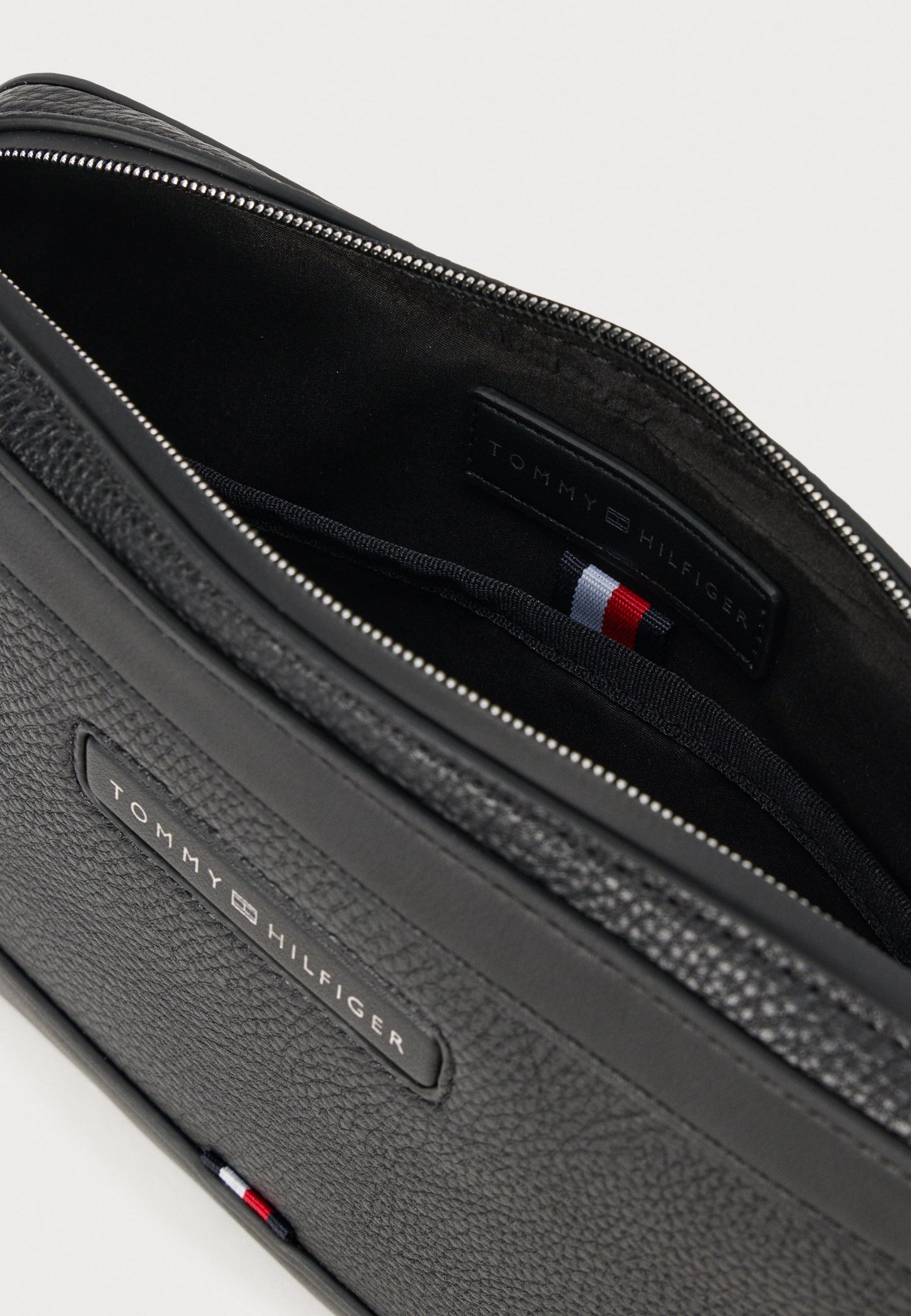 Tommy Hilfiger bag